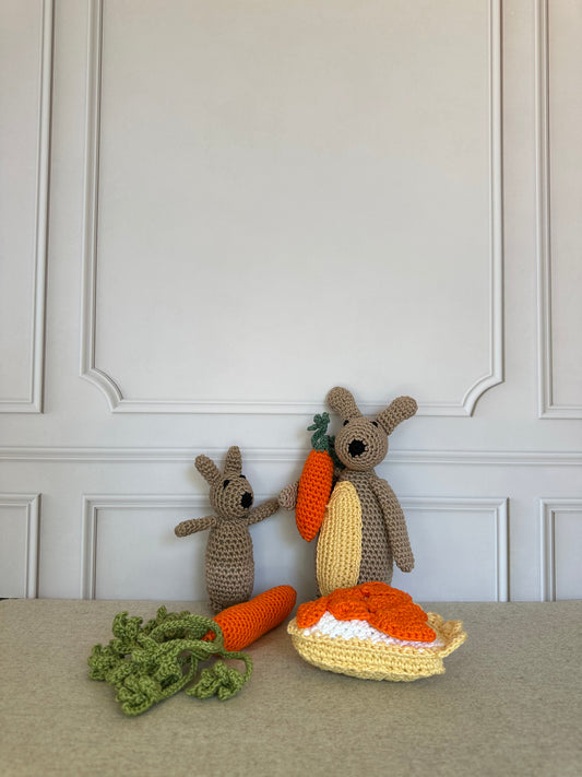 Big Oliver and Little Lilly w/ carrot and carrot pie